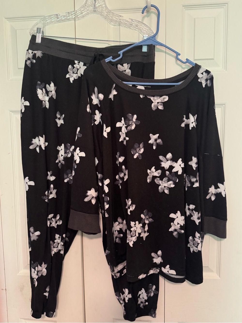 Simply Vera, Black Floral Loungewear/PJ  Set. size 3x